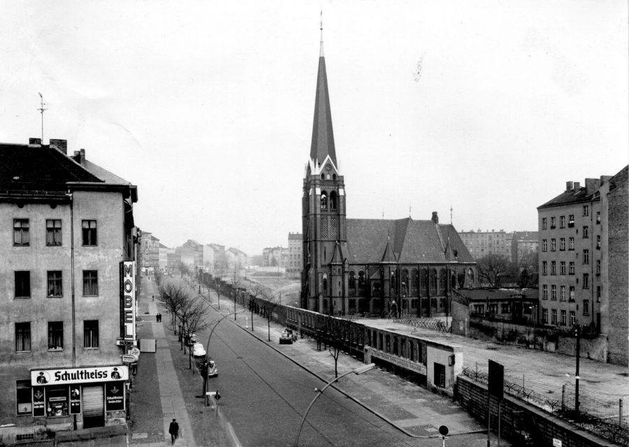 Bernauer Straße an der Berliner Mauer